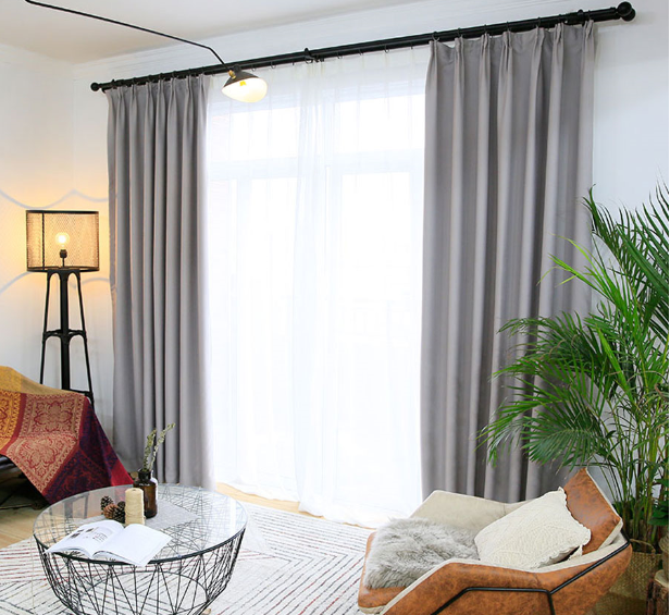 Các mẫu rèm cửa phòng khách đẹp sẽ đem lại cho bạn sự lựa chọn đa dạng hơn trong trang trí không gian sống của mình. Với những kiểu dáng và chất liệu đặc trưng sẽ giúp cho căn phòng của bạn trở nên thu hút hơn. Hãy tham khảo các mẫu rèm cửa phòng khách đẹp trong hình ảnh liên quan đến từ khóa này.